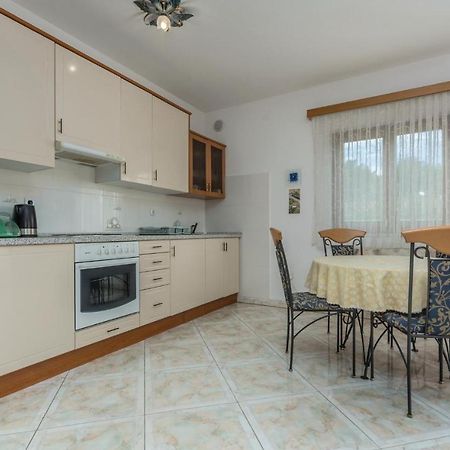 Amazing Apartment In Zambratija With 2 Bedrooms And Wifi 외부 사진